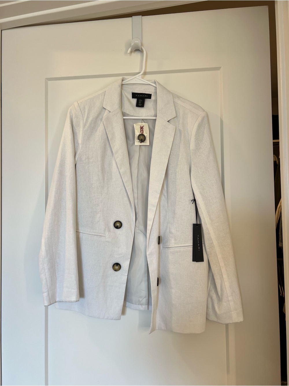 Tahari Cream-White Tailored Linen-Blend Blazer
